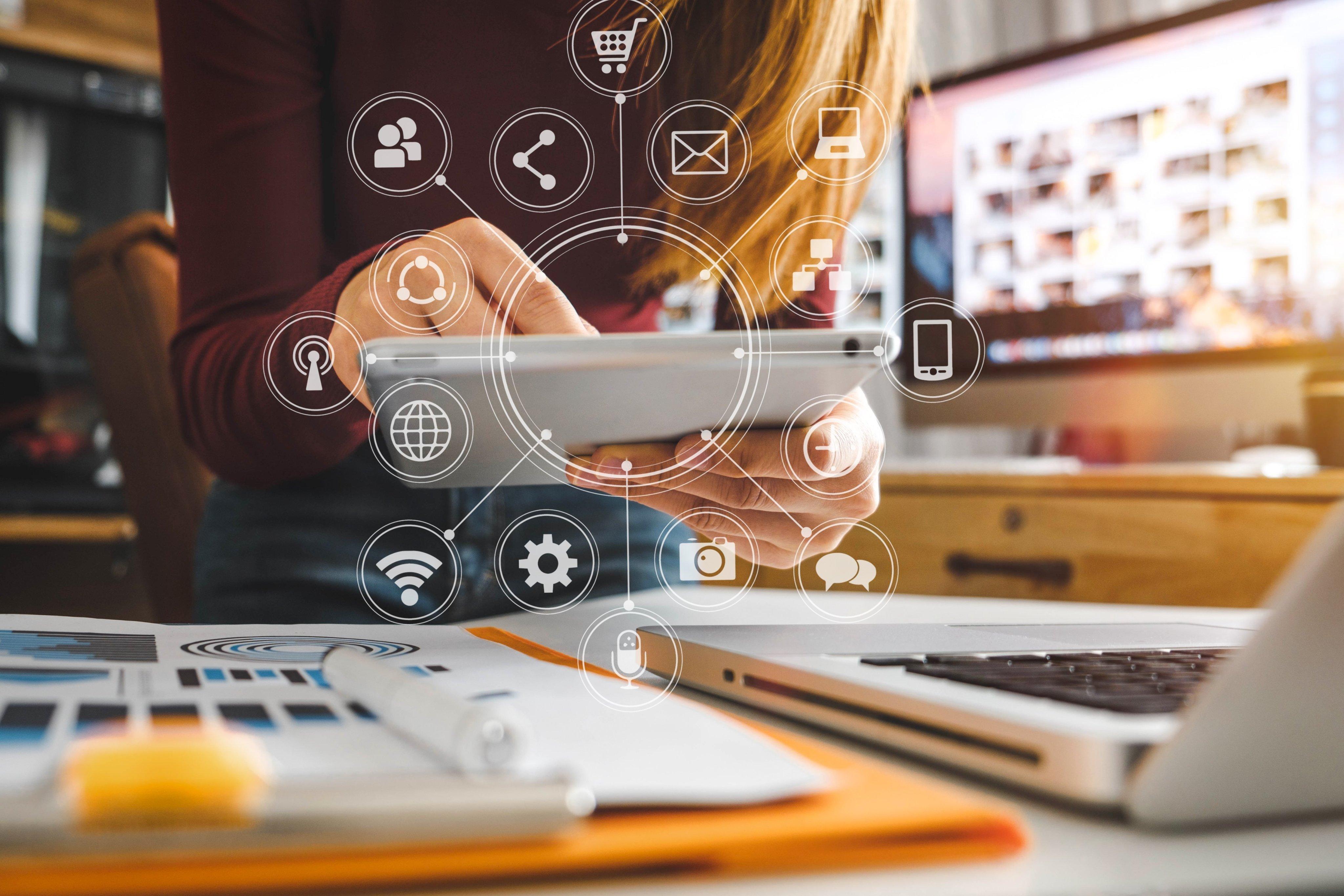 Chủ thuê bao thực hiện nạp tiền điện thoại VinaPhone online qua website của bên thứ 3