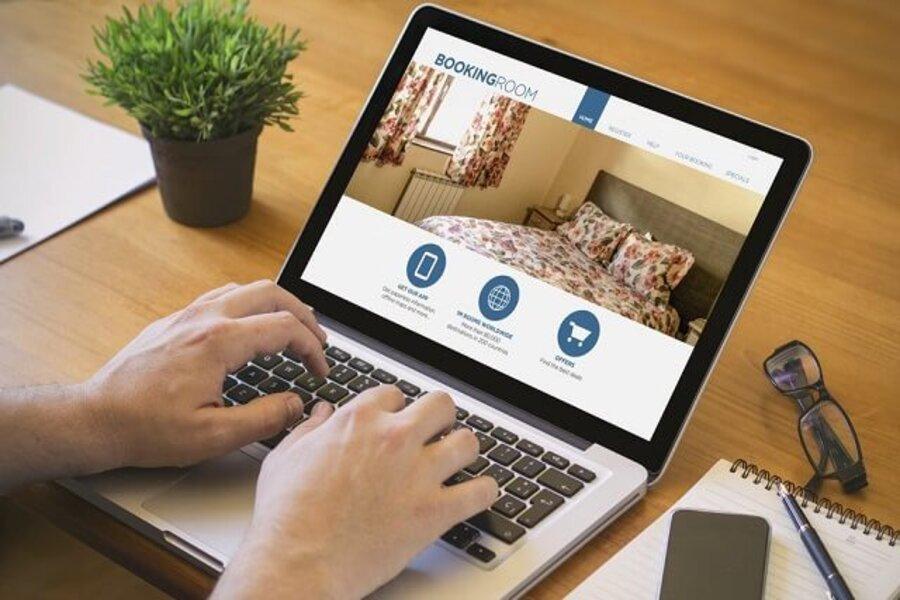 Bạn nên ưu tiên lựa chọn khách sạn cung cấp các hình ảnh thực tế về phòng ở và các dịch vụ đi kèm để dễ dàng chọn lựa